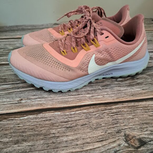 Nike Women's Pegasus Trail Running Shoes Sneakers Women's size 8 salmon peach - Picture 1 of 7